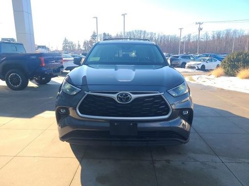 Used 2023 Toyota Highlander LE image 2