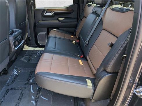 Used 2023 Chevrolet Silverado 1500 High Country w/ High Country Premium Package AWD/4WD image 26