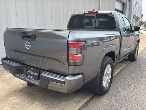 Used 2022 Nissan Frontier SV RWD image 3