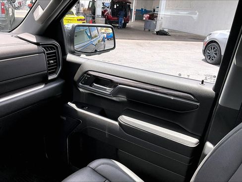 Certified 2022 Chevrolet Silverado 1500 LTZ w/ LTZ Premium Package AWD/4WD image 23