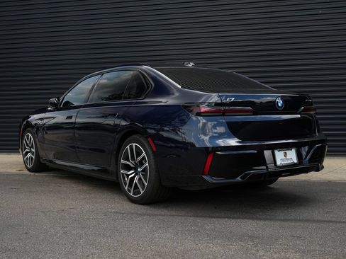 Used 2025 BMW i7 xDrive60 AWD/4WD image 3