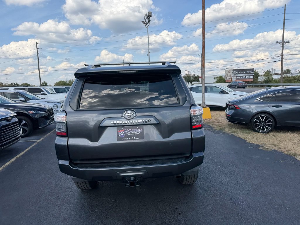 Used 2017 Toyota 4Runner SR5 AWD/4WD image 4