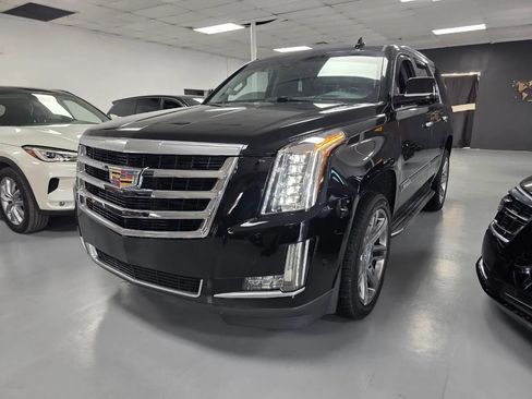 Used 2020 Cadillac Escalade Luxury RWD image 1
