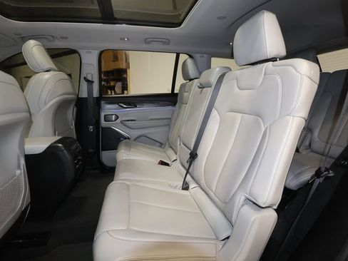 Used 2022 Jeep Grand Cherokee L Overland image 24