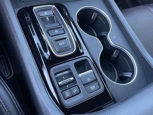 Certified 2025 Honda Pilot Black Edition image 20