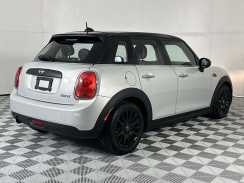 Used 2017 MINI Cooper 4-Door Hardtop FWD image 8