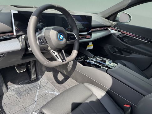 Used 2026 BMW i5 eDrive40 w/ M Sport Package AWD/4WD image 9