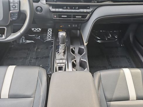 Used 2025 Toyota Camry SE FWD image 31