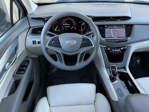 Used 2017 Cadillac XT5 Luxury w/ Driver Awareness Package image 28