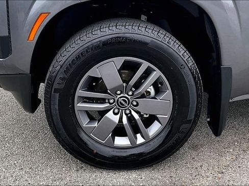 Certified 2025 Nissan Frontier SV w/ SV Convenience Package RWD image 31