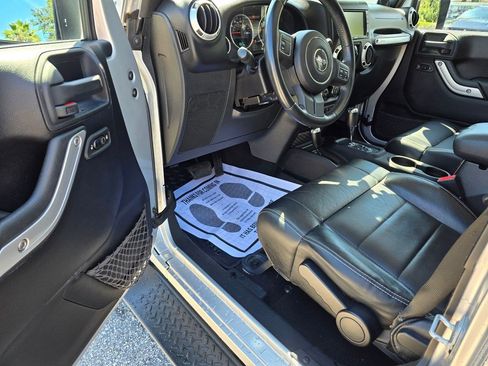 Used 2012 Jeep Wrangler Unlimited Sahara w/ Max Tow Pkg AWD/4WD image 15