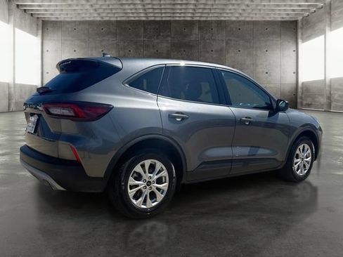 Used 2025 Ford Escape Active w/ Cold Weather Package FWD image 5