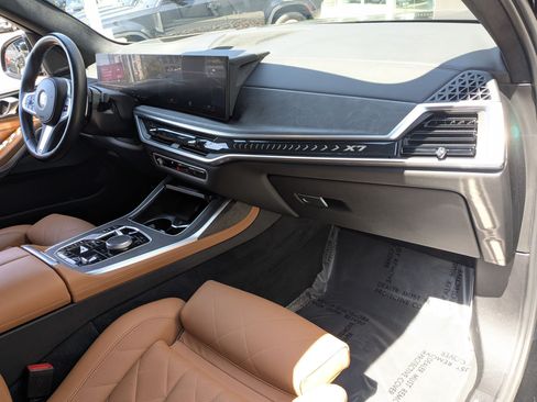 Used 2023 BMW X7 xDrive40i w/ M Sport Package AWD/4WD image 38