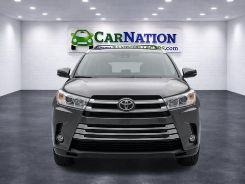 Used 2017 Toyota Highlander XLE w/ Carpet Mat Package AWD/4WD image 2