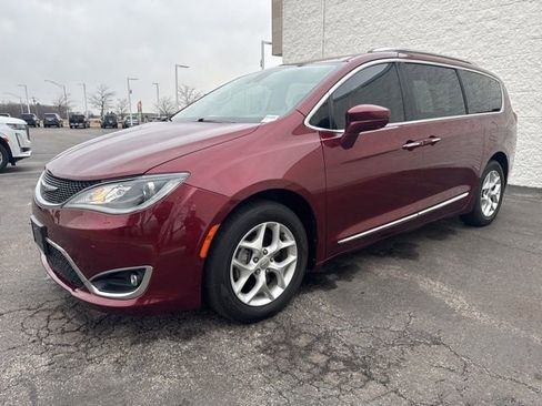 Used 2017 Chrysler Pacifica Touring-L Plus w/ Advanced Safetytec Group image 3