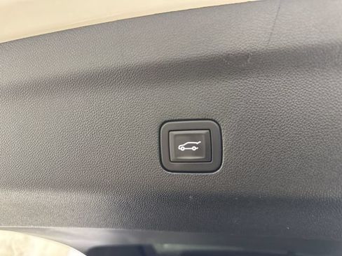 Certified 2025 Chevrolet Suburban LT AWD/4WD image 27