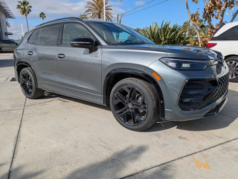 New 2026 Volkswagen Tiguan SE R-Line image 2