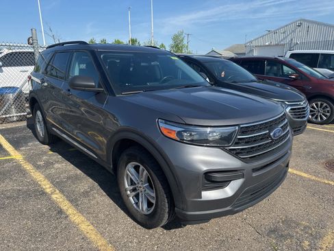 Used 2023 Ford Explorer XLT AWD/4WD image 6