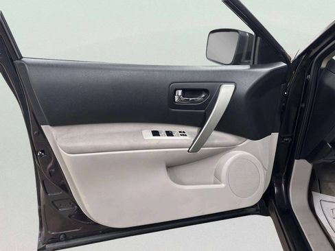 Used 2011 Nissan Rogue SV w/ Premium Pkg image 10