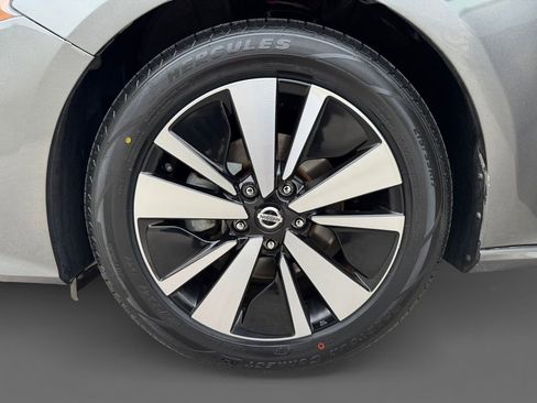 Used 2021 Nissan Altima 2.5 SV FWD image 11