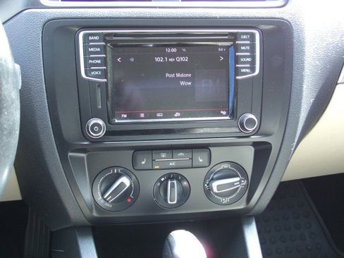Used 2017 Volkswagen Jetta SE FWD image 21