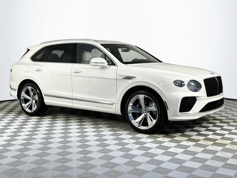 Used 2025 Bentley Bentayga AWD/4WD image 1