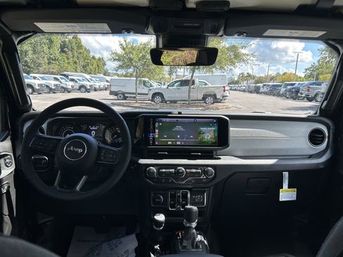 New 2025 Jeep Gladiator Sport image 38