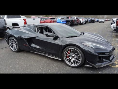 Used 2024 Chevrolet Corvette Z06 w/ Z07 Performance Package RWD image 6
