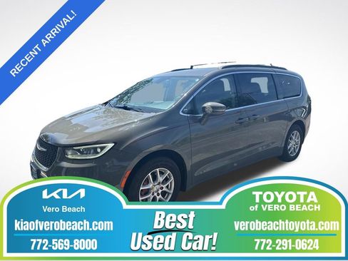 Used 2022 Chrysler Pacifica Touring-L FWD image 1