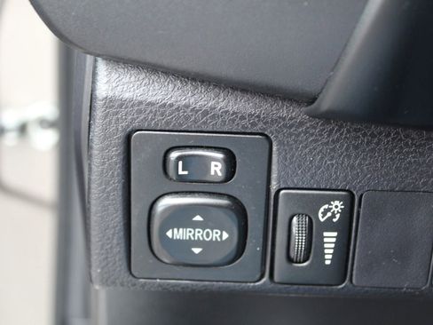 Used 2018 Toyota Corolla SE w/ Carpet Mat Package (TMS) image 24