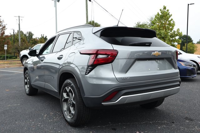 Used 2024 Chevrolet Trax LT w/ Driver Confidence Package FWD image 8