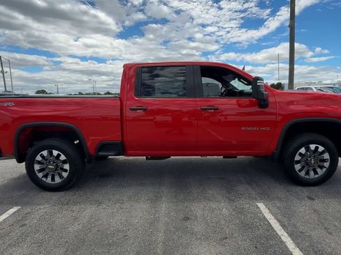 Used 2022 Chevrolet Silverado 2500 Custom w/ Custom Convenience Package AWD/4WD image 9