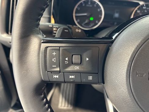 Used 2024 Nissan Pathfinder SL AWD/4WD image 7
