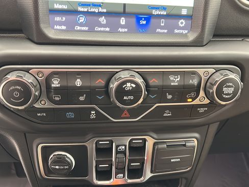 Used 2023 Jeep Wrangler Unlimited Sahara w/ Cold Weather Group AWD/4WD image 20