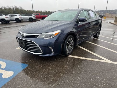 Used 2018 Toyota Avalon XLE Premium w/ Carpet Mat Package image 7