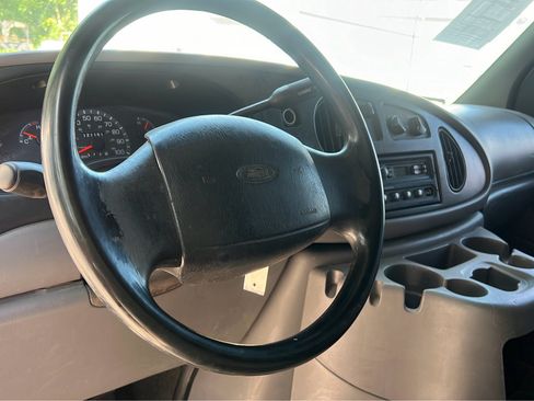 Used 2002 Ford E-450 and Econoline 450 image 13