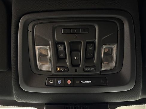 Used 2022 Chevrolet Silverado 1500 ZR2 w/ Technology Package AWD/4WD image 31