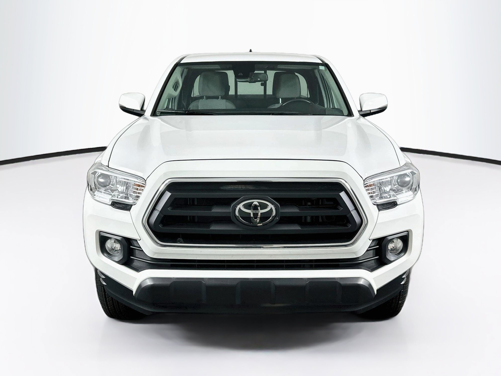 Used 2022 Toyota Tacoma SR5 w/ Technology Package RWD image 2