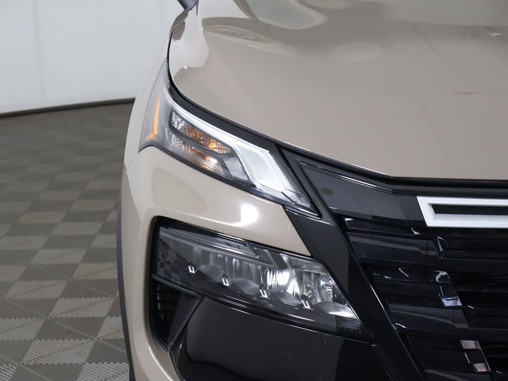 Used 2026 Nissan Rogue SV AWD/4WD image 12
