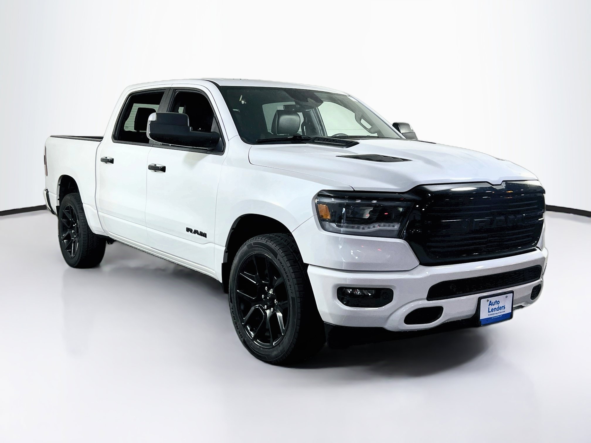 Used 2023 RAM 1500 Laramie AWD/4WD image 3
