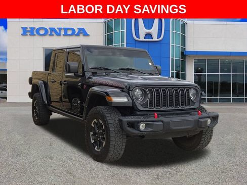 Used 2024 Jeep Gladiator Rubicon AWD/4WD image 17