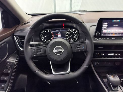 Used 2023 Nissan Rogue SV w/ SV Premium B Package image 26