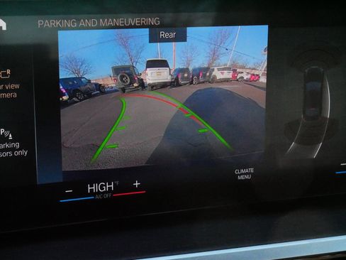 Used 2023 BMW 330i xDrive Sedan w/ Premium Package image 28