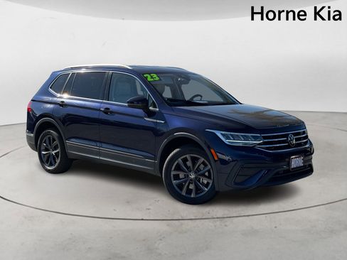 Used 2023 Volkswagen Tiguan SE image 2