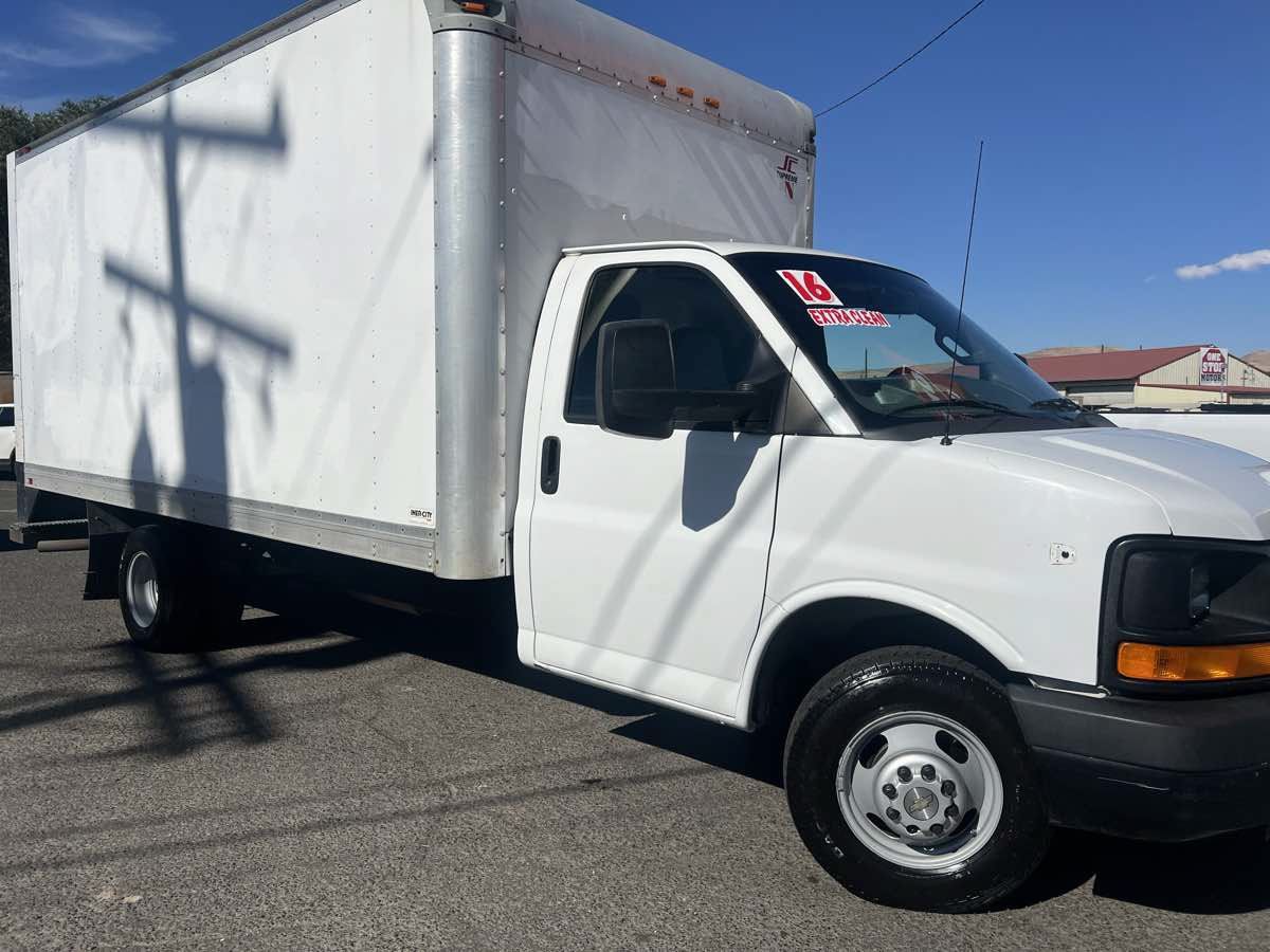 Used 2016 Chevrolet Express 3500 Extended RWD image 4