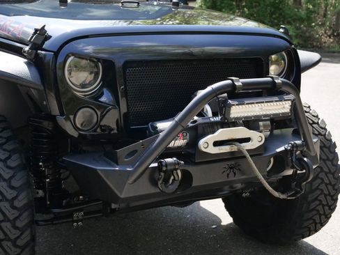 Used 2015 Jeep Wrangler Unlimited Sahara w/ Connectivity Group AWD/4WD image 12