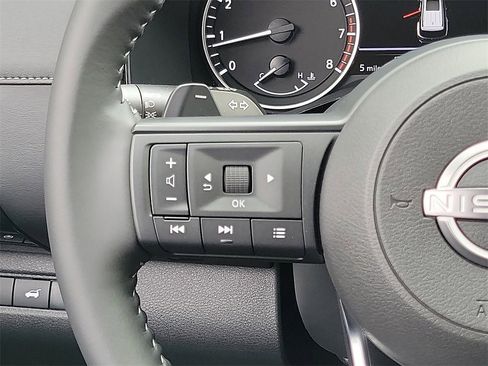 New 2025 Nissan Pathfinder SV image 6