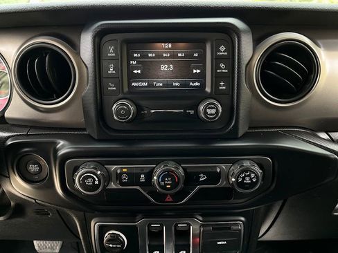 Used 2019 Jeep Wrangler Sport AWD/4WD image 16