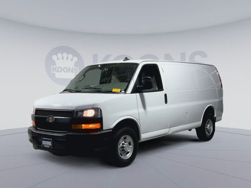 Used 2022 Chevrolet Express 2500 w/ Driver Convenience Package RWD image 5