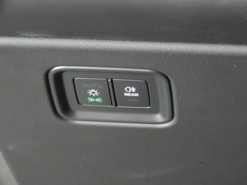 Certified 2025 Porsche Macan 4S Electric AWD/4WD image 26